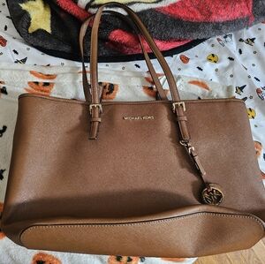 LAST CALL! Large Michael Kors tote